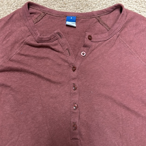 Old Navy women cropped Henley tee. Small - Picture 2 of 4